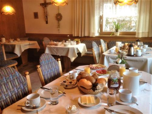 Jídlo v penzionu nebo okolí