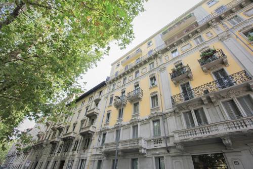 HACCA Collection - Elegant 2BR, 2 King Suites, Porta Venezia