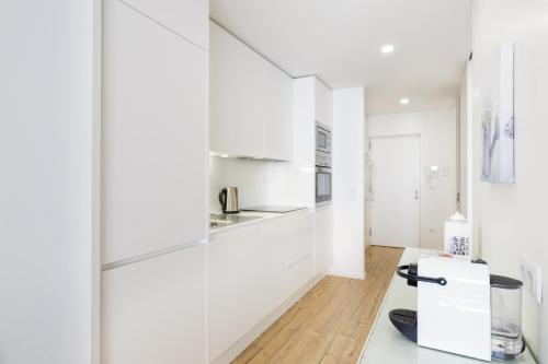 Light Filled Apartment With Terrace