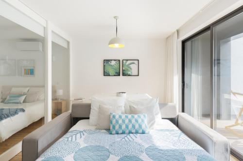Light Filled Apartment With Terrace