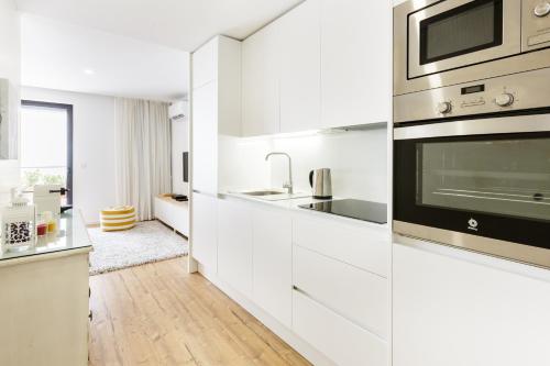 Light Filled Apartment With Terrace