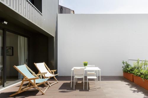 Light Filled Apartment With Terrace