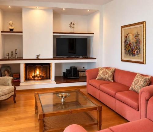 Nini's Maison - Terrace Living Above Kalamata City