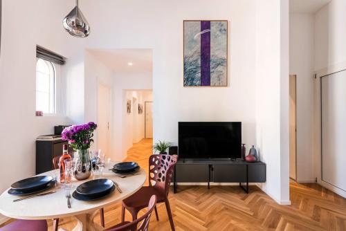 The Best Rent - Colored three-room apartment in the Barberini area