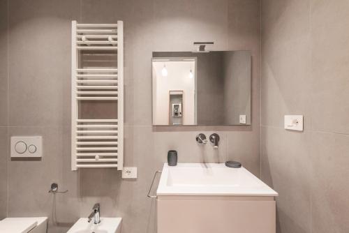 The Best Rent - Colored three-room apartment in the Barberini area