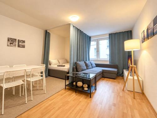 Intelligent 2-room flat for 8 U1 Vorgartenstraße