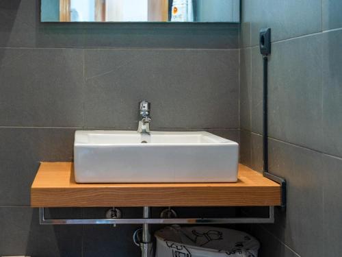 T2 Oura Apartment