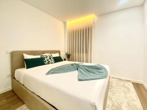 Poolside Retreat Vilamoura 1BR by Invinting
