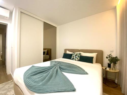 Poolside Retreat Vilamoura 1BR by Invinting