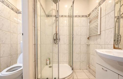 Warm 2BR ground-floor flat near U2 Taborstraße
