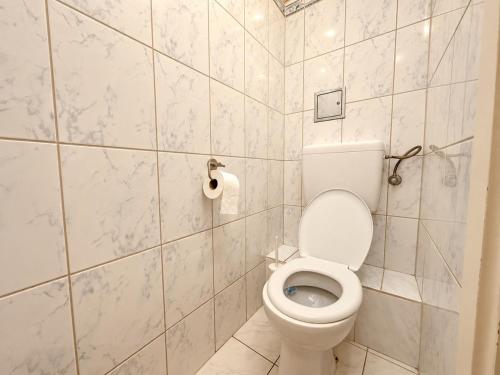 Warm 2BR ground-floor flat near U2 Taborstraße