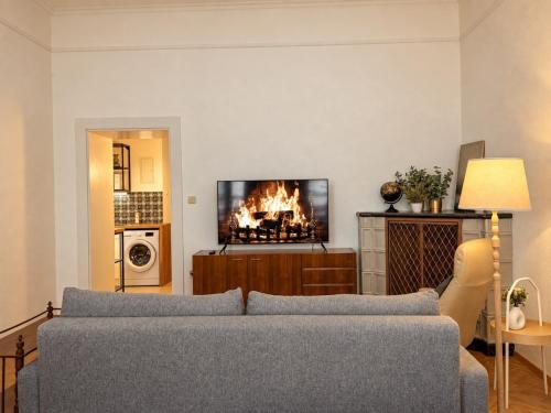Fabulous 60 m2 2BR with AC near Hauptbahnhof