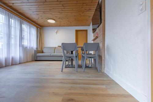 First Apartment - Aare Jungfrau AG