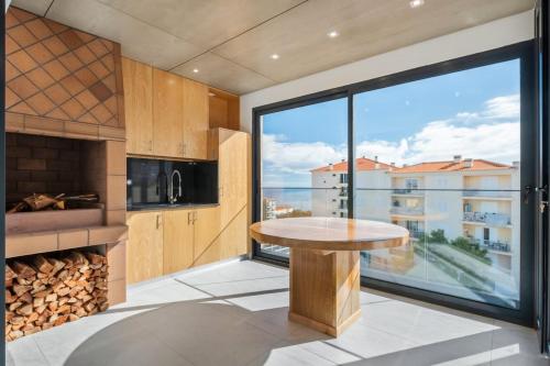 Apartamento da Vargem - Premium 3-Bedroom Penthouse with Rooftop, Jacuzzi & BBQ