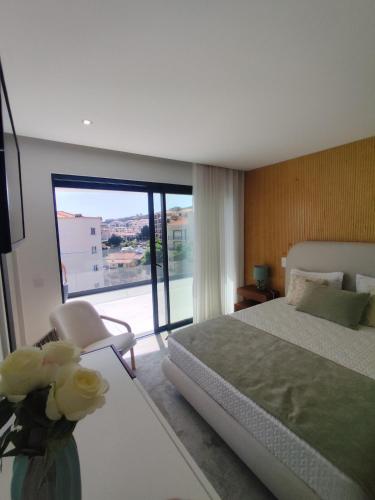 Apartamento da Vargem - Premium 3-Bedroom Penthouse with Rooftop, Jacuzzi & BBQ
