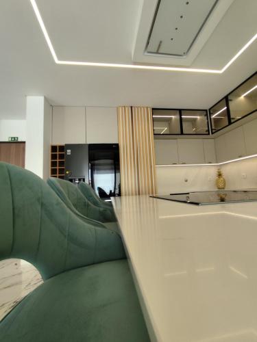 Apartamento da Vargem - Premium 3-Bedroom Penthouse with Rooftop, Jacuzzi & BBQ
