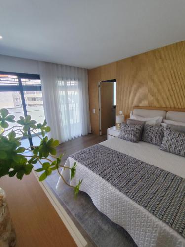 Apartamento da Vargem - Premium 3-Bedroom Penthouse with Rooftop, Jacuzzi & BBQ