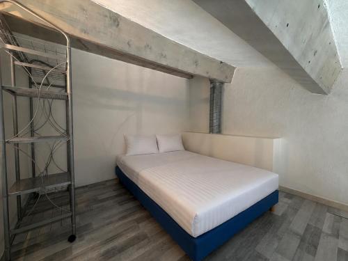 Studio avec mezzanine, climatisé, accès privé golf