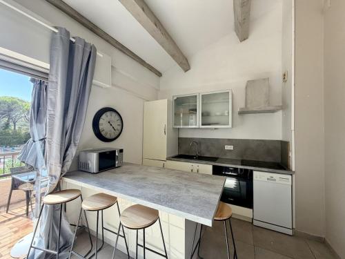 Studio avec mezzanine, climatisé, accès privé golf