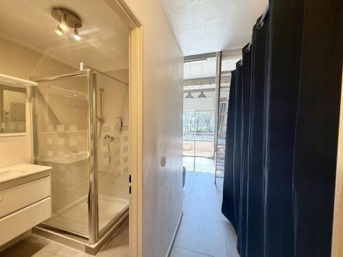 Studio avec mezzanine, climatisé, accès privé golf