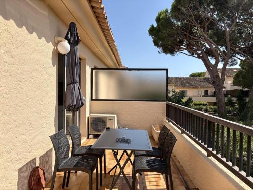 Studio avec mezzanine, climatisé, accès privé golf