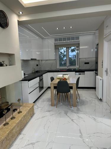 Rafaels Apartments near Athens Aırport