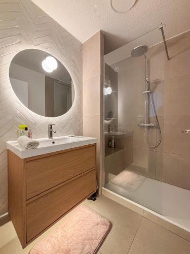 Appartement lumineux 2 chambres, loggia, place de parking