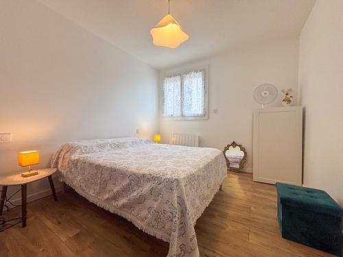 Appartement lumineux 2 chambres, loggia, place de parking