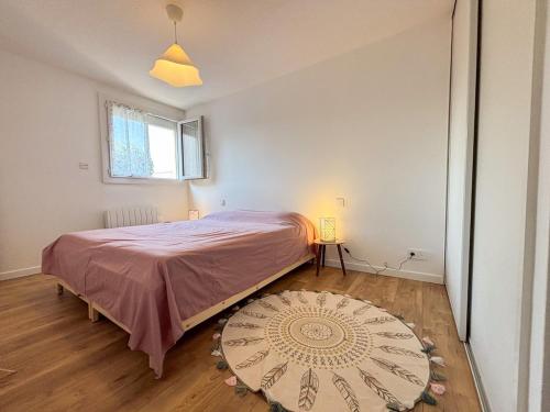 Appartement lumineux 2 chambres, loggia, place de parking