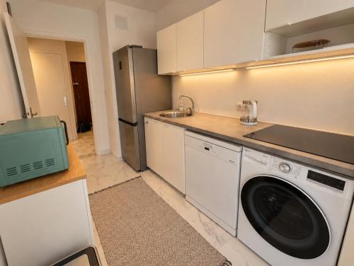 Cannes Montfleury Large Studio 37m2, 5min to Centre, with 9m2 Balcony, Walk to beach