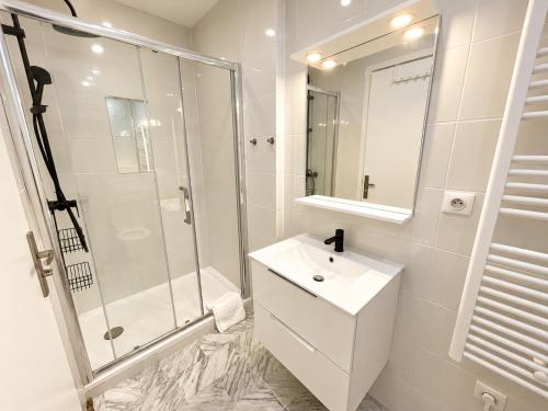 Cannes Montfleury Large Studio 37m2, 5min to Centre, with 9m2 Balcony, Walk to beach