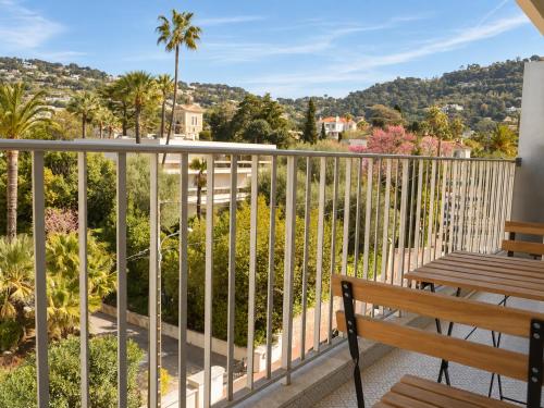 Cannes Montfleury Large Studio 37m2, 5min to Centre, with 9m2 Balcony, Walk to beach