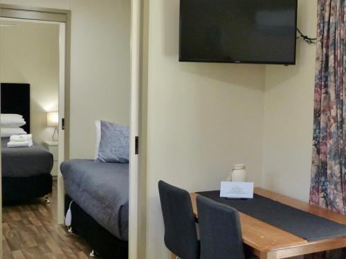 a room with a dining room table and a bed at Watervale Retreat in Watervale