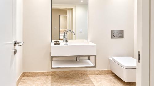 NEW Luxury 1-bedroom Duplex with Furnished Patio