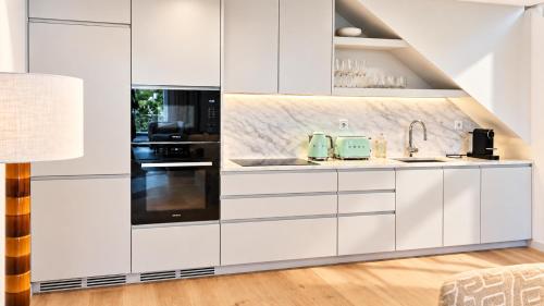 NEW Luxury 1-bedroom Duplex with Furnished Patio