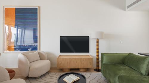 NEW Luxury 2BR Townhouse for 6 with Private Patio