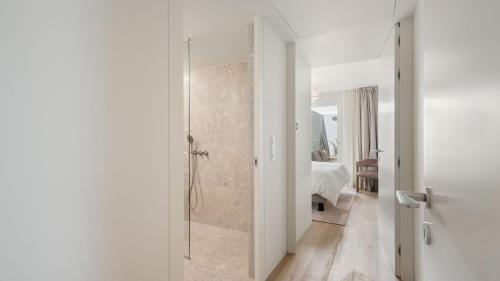NEW Luxury 2BR Townhouse for 6 with Private Patio