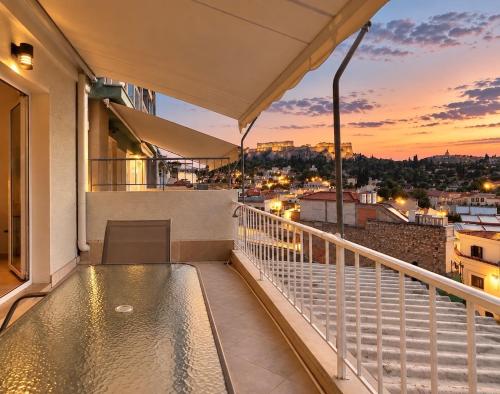 Iconic Acropolis View Loft - Up to 4 Guests by ΜΡS