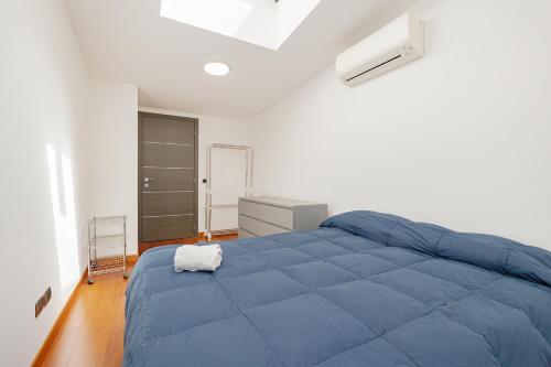 Spacious 180 Luxury Milan Apartment with 3 Bedrooms, 3 Baths & Jacuzzi Bocconi Campus