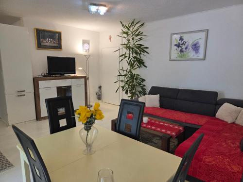 Ferienwohnung mit zwei Schlafzimmer Pool und Jacuzzi