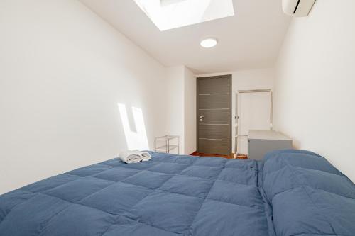 Spacious 180 Luxury Milan Apartment with 3 Bedrooms, 3 Baths & Jacuzzi Bocconi Campus