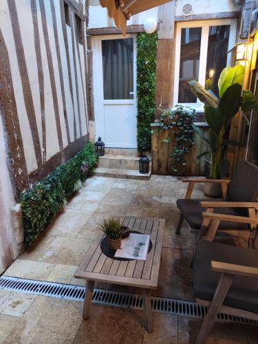 Nuit de la sagesse "jacuzzi terrasse et parking privé"