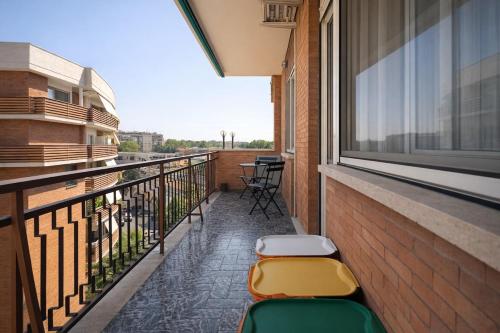 Chic Rome Apartment Near Metro B & Colosseum