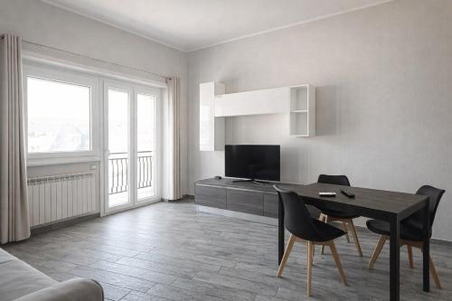 Chic Rome Apartment Near Metro B & Colosseum