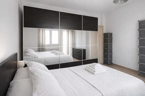 Chic Rome Apartment Near Metro B & Colosseum