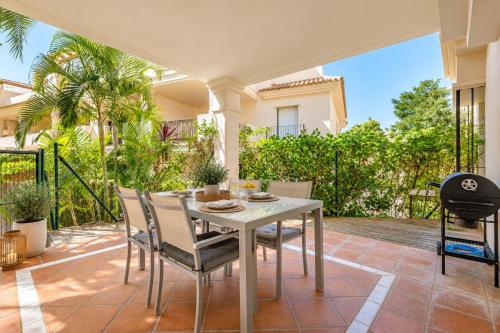 5 min to Banus, Pools, Hot Tub, Parking