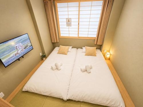 QC102, Bus Stop 2m, Sensoji 9m, 2 Futons