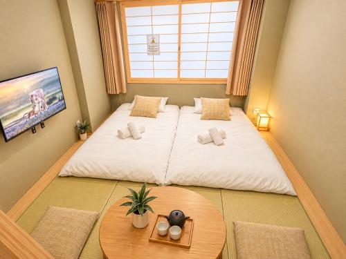 QC102, Bus Stop 2m, Sensoji 9m, 2 Futons