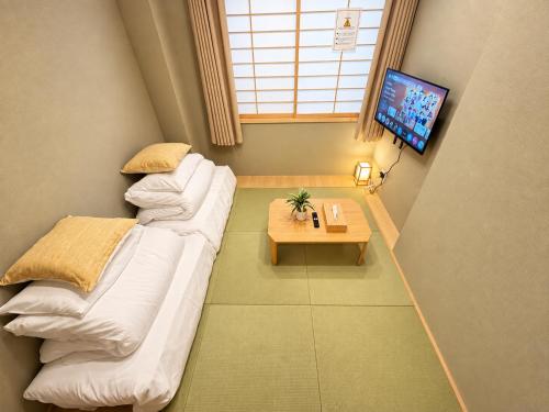 QC1, Bus Stop 2m, Sensoji 9m, 2 Futons