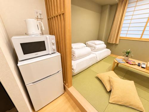 QC1, Bus Stop 2m, Sensoji 9m, 2 Futons